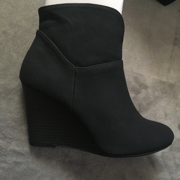 Women’s Black Suede Ankle Wedge Boots New in Box - Picture 16 of 16
